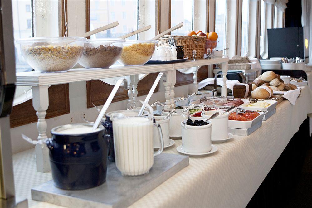 Mälardrottningen Yacht Hotel&restaurant 3* Stockholm