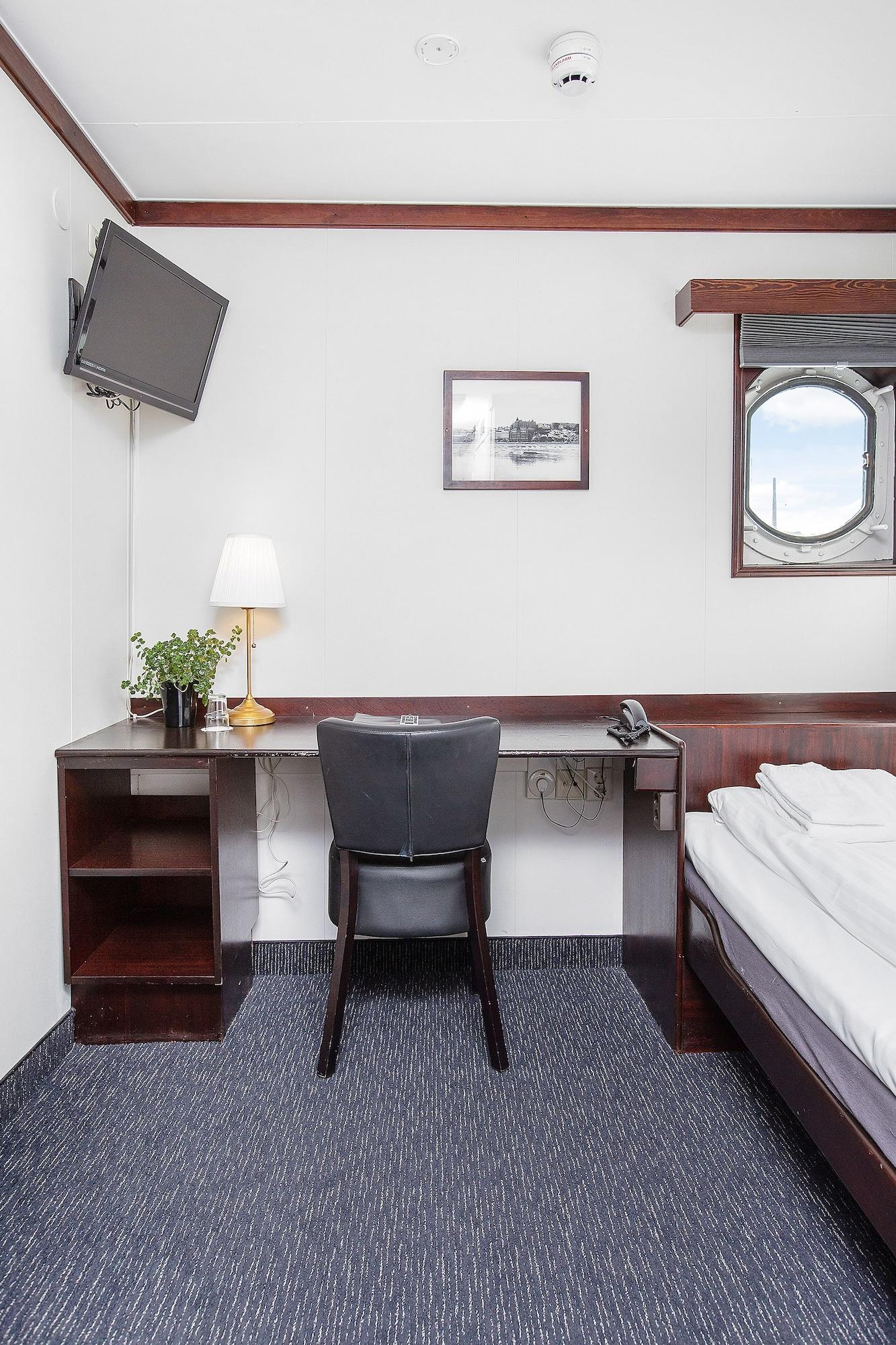 Mälardrottningen Yacht Hotel&restaurant 3* Stockholm