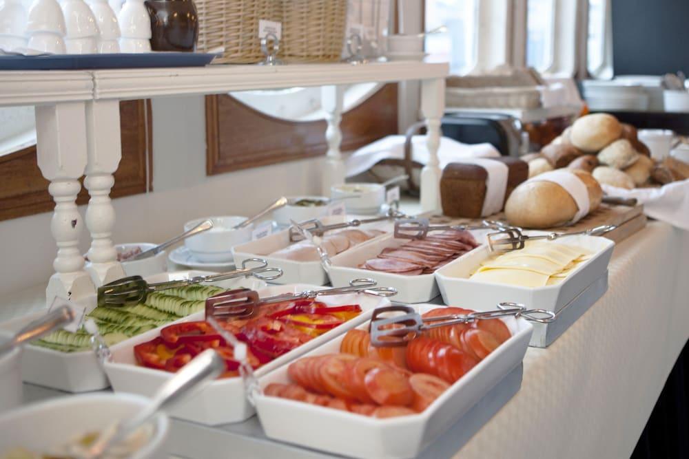 Mälardrottningen Yacht Hotel&restaurant 3*