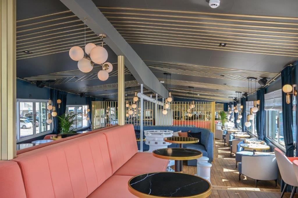 Mälardrottningen Yacht Hotel&restaurant 3* Stockholm