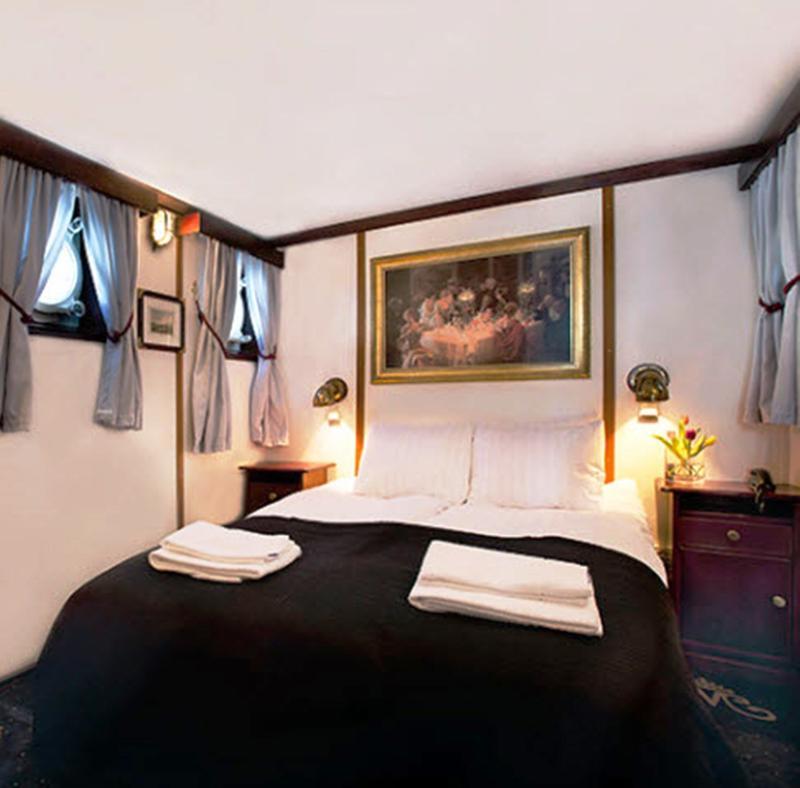 Mälardrottningen Yacht Hotel&restaurant 3* Stockholm