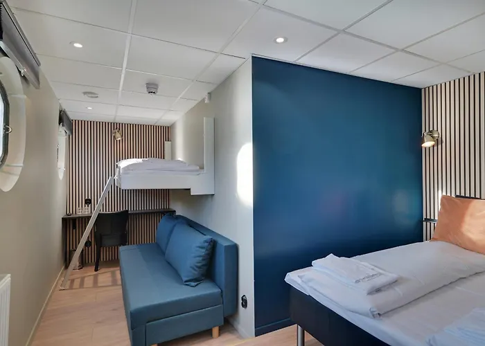 Maelardrottningen Yacht Hotel